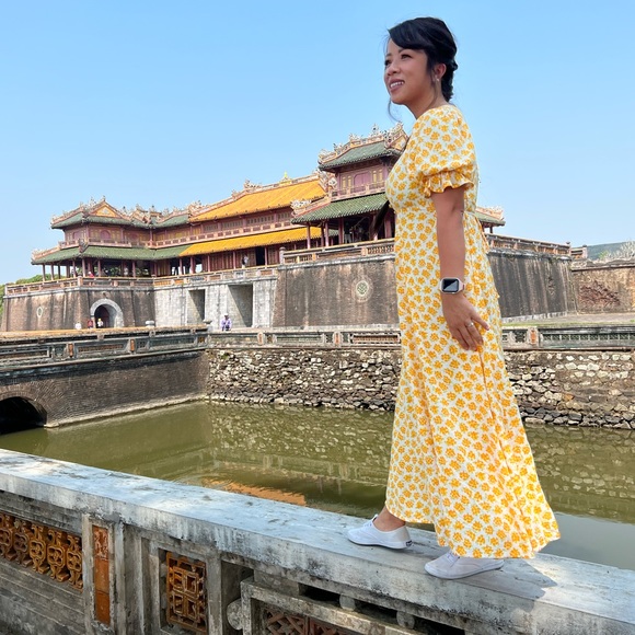Faithful yellow dress - Picture 2 of 5